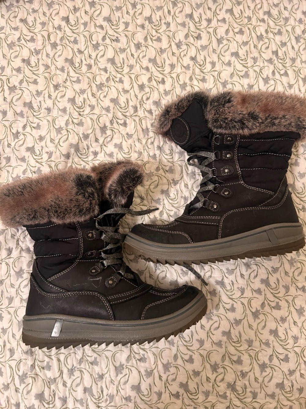 Santana Canada Black Winter Fur-Trim Lace-Up Boots